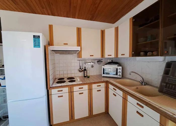 Climatise 3 Pieces Pour 6 Personnes Avec Terrasse Et Jardin A - Fr-1-326-642 شقة